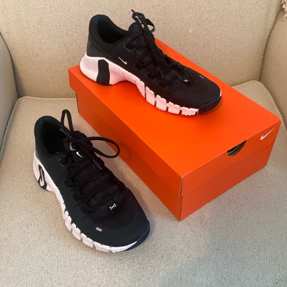 Like New! Women’s Nike Metcon 5 Athletic Shoes - Pickleball
